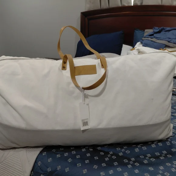 Cozy Earth King Size Pillow And Bag NWT - Picture 4 of 4